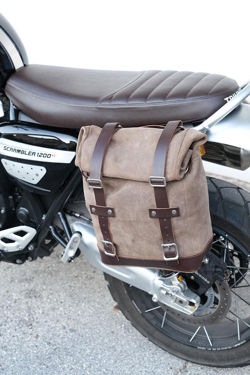 Seitentasche aus Spaltleder + Triumph Scrambler 1200 XC_XE ... (800 x 1200 Pixel)