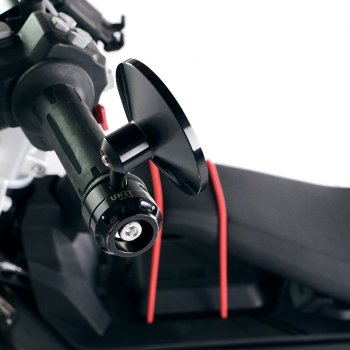 1 Spiegel mit 1 BMW CE 02 Terminal