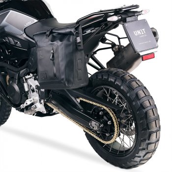 Khali Seitentasche in TPU + BMW F900GS Rahmen links