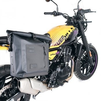 Khali-Seitentasche aus TPU + Royal Enfield Guerrilla 450 rechter Rahmen