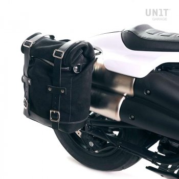 Seitentasche aus gewachstem Wildleder + rechter Sportster S 1250-Rahmen