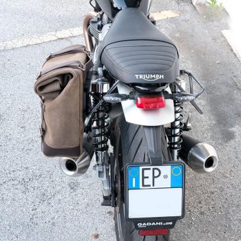 Seitentasche aus Spaltleder + Triumph Speed Twin linker-Rahmen