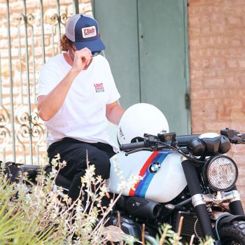 Trucker-Box-Mütze mit blauem Unitgarage-Logo