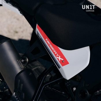 Paar Ducati DesertX Star White Silk Seitenverkleidungen + Aufkleber
