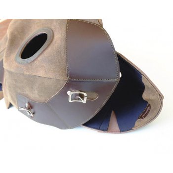 Tankdeckel in Leder geteilt