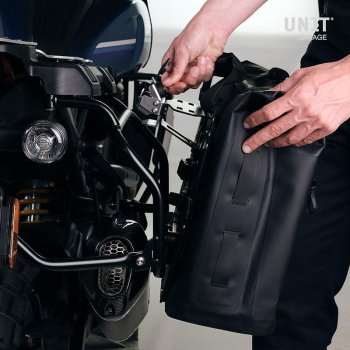 Zwei Khali-Seitentaschen aus TPU 35L - 45L + Paar Aluminiumplatten mit Triumph Street Scrambler-Rahmen