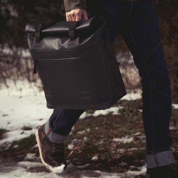 Zwei Khali Seitentaschen aus TPU 35L - 45L mit nineT Rahmen