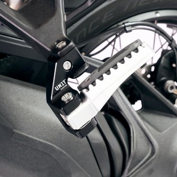 BMW R1300GS und ADV Sozius-Komfort-Kit mit abgesenkter Fußstütze