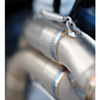 Hoher Auspufftopf aus Titan