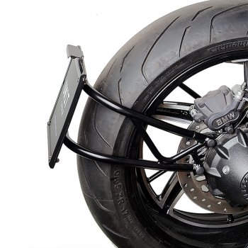 Niedriger Kennzeichenhalter