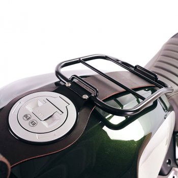 Gepäckablage mit Tankband