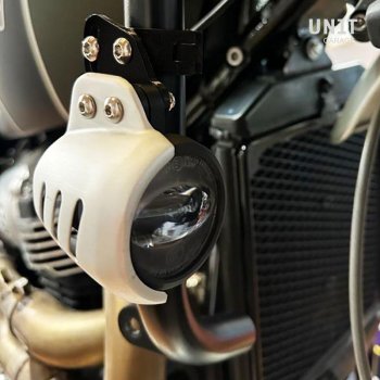 Einstellbare Halterung für alternative Scheinwerfer